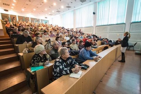 A Sapientia Egyetem ltal indtott Ezst Akadmia programsorozata Kzdivsrhelyen - Bokor Tibor polgrmester, Dr. Mak Zoltn, a Sapientia Erdlyi Magyar Tudomnyegyetem cskszeredai karnak dknja s Rduly Attila, a Zld Nap Egyeslet elnke sajttjkoztatt tartanak februr 7-n, kedden 11 rtl a kzdivsrhelyi Polgrmesteri Hivatal gyűlstermben.

A sajttjkoztat tmja a Sapientia Egyetem ltal indtott Ezst Akadmia programsorozat, amelyet a hrom szervezet kzsen valst meg a 2017-es vben Kzdivsrhelyen.

Fot: https://www.facebook.com/sapientiacsikszereda/