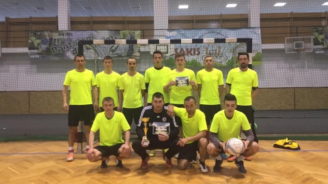 Szabadság Kupa Minifoci Bajnokságot nyert a Comvitist - Március 15. mezsgyéjén Szabadság Kupa Minifoci Bajnokságot szervezett Kézdivásárhely Önkormányzatának Sportirodája.
Lássuk Az eredményeket:
I. Comvitist
II. Manna
III. Fákóék
IV. Argo
Gratulálunk a résztvevőknek és a nyerteseknek egyaránt!
Köszönjük szépen a tokányt Csabai Andrásnak, Csüdör Zoltánnak és Ötvös Leventének!
Kocsis Zoltán
Sportiroda vezető