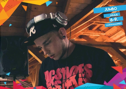 Dj Jumbo az Alter Stage-en a 2017-s Vibe fesztiv�lon, Marosv�s�rhelyen - Dj Jumbo az Alter Stage-en a 2017-s Vibe fesztiv�lon, Marosv�s�rhelyen

K�l�n zenei helysz�nt kapnak az erd�lyi előad�k a VIBE Fesztiv�lon.

2017 j�lius 6-�n, cs�t�rt�k�n az esti programban kap helyet Dj Jumbo K�zdiv�s�rhelyről az Alter Stage-en, ahol előtte Ruffie vezeti az �temeket majd rgdn k�veti Jumbo fell�p�s�t.

https://www.youtube.com/watch?v=wURzYzqCm3I

Az erd�lyi előad�k nem v�gleges list�ja: Koszika & The HotShots, Moonfellas, Dreamland Residents, Palma Hills, Mary Grace, The Pinwheels, Vecker, sZemp�l, Friday Rehab, No Sugar, Massive Fluo, DJ Detour, Grid, DJ Shiver, Dj Jumbo and MC Killamen, rgdn, Ruffie, Buff, Dodo, Vekt!, Ugly Astronaut, quidbop, Kvark, Lohn Jennon, Beast, k�b_beat. K�z�l�k n�h�nyan nem az Alter Stage-en, hanem a nagysz�npadon vagy a kis sz�npadon, illetve a Party Ar�n�ban kapnak majd lehetős�get.

A kezdi.info 2 db egyszem�lyes fesztiv�lb�rletet sorsol ki a hozz�sz�l�k k�z�tt 2017 j�nius 22-�n.

http://vibefestival.ro/