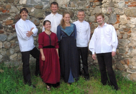 Codex Együttes koncert a Hagyományőrző Napokon - A Codex Együttes 2017 szeptember 29-én, pénteken este 18:30 órától a kézdivásárhelyi Erzsébet teremben ad koncertet a Hagyományőrző Napok keretén belül.
A Codex régizene együttes 1996 őszén alakult sepsiszentgyörgyi, brassói, csíkszeredai zenetanárokból.
A Codex régizene együttes célja a XV-XIX. századi magyar (elsősorban erdélyi) és európai műzene megszólaltatása korhű hangszertípusokon és korhű előadási stílusban.
https://www.youtube.com/watch?v=SVyj7Sp0oo0
Az előadásra a belepés ingyenes.
http://www.codexensemble.ro/