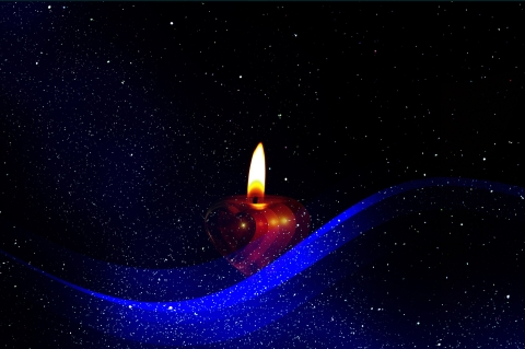 Az első adventi gyertya Kézdivásárhely központjában - December másodikán meggyújtjuk az első adventi gyertyát a Kézdivásárhely központjában elhelyezett adventi koszorún. A korábbi évektől eltérően, idén csak egyházi jellege lesz az ünnepségnek, továbbá közreműködnek a város iskolái és óvodái.
December 2-án igét hirdet T. Farkas Aalajos segédlelkész és Ruszka Sándor lelkipásztor. Rövid műsort adnak a kantai Szentháromság templom kórusa, a Benedek Elek Óvoda, a 2-es számú óvoda, a Petőfi Sándor Általános Iskola és a Református Kollégium diákjai.