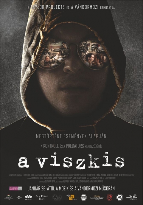 A Viszkis magyar akci�film a Vigad� Moziban - A Vigad� Moziban �jra A VISZKIS (2017) magyar akci�film filmvet�t�s�re ker�l sor  2018. m�rcius 2-�n, p�nteken 17:00 valamint 19:30 �rai kezdettel a  Vigad� Művelőd�si H�z nagyterm�ben. 126 perc  - Antal Nimr�d filmje.  Jegy�r: 15 lej

https://www.youtube.com/watch?v=uf5Zo_lWkZA

https://www.youtube.com/watch?v=qx5NaTPH9AQ

Vag�ny volt, h�res lett. Ő az, akit mindenki ismer, olyasmit mert, amit senki előtte, �s aki mindig egy l�p�ssel a rendőrs�g előtt j�rt. �s aki minden bankrabl�sa előtt megivott egy poh�r viszkit.  Ambrus Attila (Szalay Bence) f�l�rv�n nő fel, zűr�s kamaszkort �s jav�t�int�zeti �veket hagy maga m�g�tt, amikor Erd�lyből kalandos k�r�lm�nyek k�z�tt Magyarorsz�gra sz�kik. De az �j �let nehezebbnek bizonyul, mint a r�gi. Egy hokicsapat kapusa �s szert�rosa lesz, de tov�bbra sincs p�nze, se bar�tnője... m�g r� nem j�n, miben j� igaz�n. Vakmerő, gyors �s alapos. Egym�s ut�n fosztja ki a post�kat, bankokat, utaz�si irod�kat. Egyre nagyobbakat kasz�l, egyre �hesebb a sikerre, egyre t�bbet akar mag�nak, �s �j szerelm�nek (M�ga Piroska). De az utols� balh�ja kudarcba fullad, �s v�g�l a r�g�ta nyom�ban lihegő makacs nyomoz� (Schneider Zolt�n) kezei k�z� ker�l, aki k�m�letlen�l szembes�ti őt a tetteivel.� Kettej�k j�tszm�ja azonban kor�ntsem z�rul le a Viszkis elfog�s�val...� (port.hu)

https://www.youtube.com/watch?v=fB03AO_lwnw
