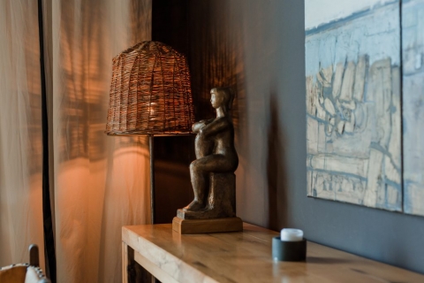 A B�lv�nyos Resort recepci�s munkat�rsat keres - A B�lv�nyos Resort recepci�s munkat�rsat keres.
Főbb feladatok: kijelentkez�sek / bejelentkez�sek kezel�se, inform�ci�k szolg�ltat�sa, adminisztr�ci�s napi feladatok ell�t�sa.
Elv�r�sok: t�rgyal�k�pes rom�n �s angol nyelvtud�s, �tlagon fel�li kommunik�ci�s �s kapcsolatteremtő k�szs�g.
�n�letrajzokat 2018 m�rcius 31-ig v�rjuk a hr@balvanyosresort.ro e-mail c�mre.
Bővebb inform�ci� a 0786513807-es telefonsz�mon.

B�lv�nyos Resort angajează recepționer hotel.
Responsabilităţi:
- �nt�mpină oaspeții hotelului și procesează cu rapiditate cerințele acestora
- Gestionează fluxul de numerar aferent activității de cazare
Cerinţe:
- Cunostințe de limba engleză la nivel convesațional
- Studii superioare de specialitate constituie avantaj
Relații suplimentare la numarul de telefon 0786-513807. CV-urile așteptăm la adresa de e-mail: hr@balvanyosresort.ro