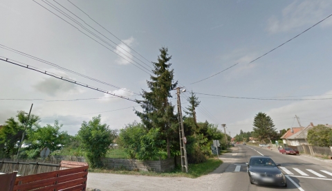 K�t �t fel�j�t�sa k�vetkezik - a Kaufland �ruh�z �s a Torjai �t k�z�tt �s a Nyujt�dot Ozsdol�val �sszek�tő �t - T�z napirendi pont szerepelt a k�zdiv�s�rhelyi tan�cs soros, m�jusi tan�cs�l�s�n: m�dos�tott�k a k�lts�gvet�st, elfogadt�k az első negyed�vi z�r�m�rleget, valamint d�nt�ttek az Apor P�ter szakl�ceum fel�j�t�s�r�l sz�l� p�ly�zatr�l is.

Bokor Tibor polg�rmester elmondta: egy 450000 lejes t�bbletet kell bevenni a k�lts�gvet�sbe, ez�rt van sz�ks�g annak m�dos�t�s�ra. Az �sszeg c�lir�nyosan j�tt Kov�szna Megye Tan�cs�t�l, �s k�t �t fel�j�t�s�t ir�nyozza elő, nevezetesen a Kaufland �ruh�zat �s a Torjai utat, valamint a Nyujt�dot Ozsdol�val �sszek�tő utakr�l van sz�. K�zdiv�s�rhely első negyed�ves p�nz�gyi z�r�m�rleg�t 124 sz�zal�kkal siker�lt z�rni, ami azt jelenti, hogy sokan �ltek a m�rcius 30-i kezdvezm�nyes ad�fizet�s lehetős�g�vel � t�j�koztatott Bokor Tibor polg�rmester.

Hamarosan �j inkub�torh�z l�tes�lhet K�zdiv�s�rhelyen, a p�ly�zat lead�s�hoz azonban sz�ks�g van egy azt műk�dtető c�gre, �gy ennek a l�tes�tm�nynek az adminisztr�l�s�t is az ipari parkokat műk�dtető c�g l�tja majd el � d�nt�tt a tan�cs. Emellett elfogadt�k az Amylum �s az Ifet ipari parkra vonatkoz� megval�s�that�s�gi tanulm�nyokat, megb�zt�k a polg�rmestert a New Fashion Rt. k�zgyűl�s�n val� r�szv�tellel, j�v�hagyt�k k�t ter�let �sszevon�s�t medence�p�t�s c�lj�b�l, �s kiutalt�k ig�nylőj�nek a V�g�h�d utca 57. sz�m alatti lak�st.

Az Apor P�ter l�ceum rehabilit�l�s�ra vonatkoz� p�ly�zatot a napokban adja le az �nkorm�nyzat, amely az iskola teljes fel�j�t�s�t, valamint aut�szerelő műhely l�trehoz�s�t �s a laborok korszerű felszerel�s�t is elő�rja.