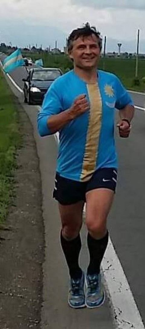 Kökös - Bereck autonómia maraton, 2018. május 21 - Pündösd másod napján, május 21-én hétfőn Juhos Gábor budapesti maratoni futó, a berecki Gábor Áron szülőházmegmentője, az immár hagyományossá vált Kökös Bereck Autonómia maratont futja. Idén az egy éve elhunyt Péter Jánosra is emlékezik, aki mindvégig aktív résztvevője volt az eseménynek.
Az esemény a Kökösi Református Templomból indul, ahol a 11 órától megtartandó istentiszteleten veszt részt a maratoni futó, majd elindul Bereck felé. Az útvonal menetrendje: Kökös indulás 12:00. Érkezés Szotyor bejáratához 12:15, Kilyén 12:30, Sepsiszentgyörgy 12:40, Uzon 13:30, Szentivánlaborfalva 14:00, Réty 14:30, Maksa 15:00, Csernáton 15:30, Kézdivásárhely 16:10, Sárfalva 17:00, Szászfalu 17:25, Nyújtód 17:50, Lemhény 18:20, Bereck 18:50.