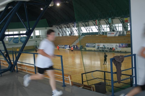 Hirdet�s - Ny�lt �rver�s  b�f� �s rakt�rhelyis�g műk�dtet�s�re - K�zdiv�s�rhely Polg�rmesteri Hivatala ny�lt �rver�sen b�rbe ad egy-egy fel�letet b�f� �s rakt�rhelyis�g műk�dtet�s�re a Sportcsarnok �p�let�ben.
A licit időpontja: 2018. j�nius 19., kedd 14:30.
K�r�sek let�tel�nek hat�rideje: 2018. j�nius 18., h�tfő 15:00 a hivatal iktat�j�ba.

A tenderf�zet megtal�lhat� a hivatal 202-es irod�j�ban. Bővebb felvil�gos�t�st
a 0267-361974/118 vagy 0730-600284-es telefonsz�mon ny�jtanak. 