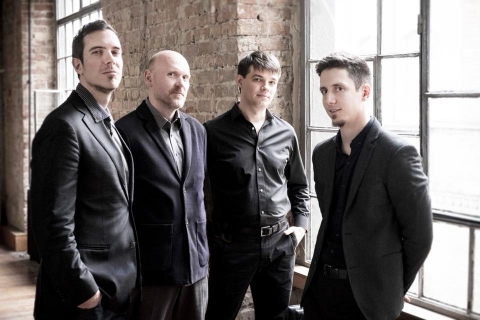 Varga Bendeg�z Quartet koncert a Jazz Caf�-ban - Varga Bendeg�z Quartet koncert a Jazz Caf�-ban K�zdiv�s�rhelyen 2018 j�nius 9-�n, szombaton este 20 �ra 10 perckor.

https://youtu.be/OJ6ARHS2iMQ

www.vargabendeguz.hu

Biogr�fia:
2015-ben megalap�tottam saj�t zenekaromat. T�rsaimul r�gi zen�szbar�taimat k�rtem fel, kikkel imm�r k�zel egy �vtizede muzsik�lok egy�tt k�l�nb�ző form�ci�kban, akik, vitathatatlanul hangszer�k legkiv�l�bb, m�lt�n ismert �s elismert k�pviselői k�z� tartoznak haz�nk mainstream jazz vil�g�ban. Ez a form�ci� lehetős�get ad arra, hogy a zen�szek az git�r-szaxofon-bőgő-dob hangz�s keretei k�z�tt pr�b�lj�k felt�rni a zene m�lys�geit. A reperto�r j�l t�kr�zi a zen�szek szerte�gaz� zenei k�pzetts�g�t �s soksz�nű �zl�s�t, amellett hogy a k�z�s nyelv, a trad�cion�lis akusztikus jazz, sosem marad k�rd�ses. Koncertjeinken saj�t szerzem�nyek, valamint jazz standard-ek mellett rock feldolgoz�sokat is hallhat től�nk a k�z�ns�g.

https://www.facebook.com/events/228425351086193/