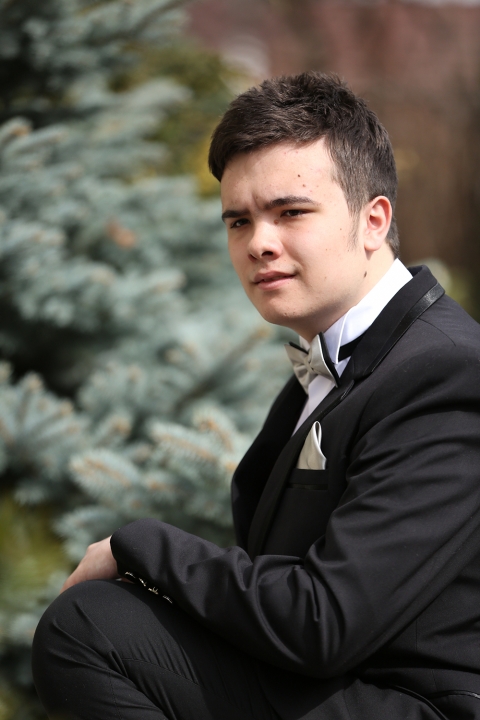 Kov�cs Hunor zongorakoncertje a Koszt�ndi Gal�ri�ban - Kov�cs Hunor zongorakoncertje a Koszt�ndi Gal�ri�ban

K�zdiv�s�rhelyen a Koszt�ndi Gal�ri�ban 2018. j�lius 27-�n, p�nteken este 18 �r�t�l Kov�cs Hunor zongorakoncertj�re ker�l sor.

Műsoron:
Fr�d�ric Chopin: Op. 10, No. 11 Etűd
F. J. Haydn: Sonata in Do-major, Hob. XVI. 50: 1.  Allegro / 2. Adagio /  3. Allegro molto 
F. Liszt 'R�k�czi-Marsch'
J. S. Bach: XXI. B-d�r Prel�dium �s F�ga
F. Liszt: 3. C-d�r Koncertetűd, 'Un sospiro'

Felk�sz�tő tan�r: Prof. H�jja �gnes, Prof. Univ. Dr. Stela Drăgulin

A bel�p�s d�jtalan.
https://www.facebook.com/events/435866940243694/