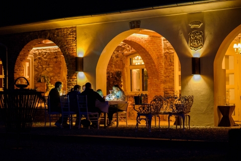 Szak�csseg�d kerestetik - A zabolai Roy Chowdhury - Mikes Birtokigazgat�s�g szak�csseg�det alkalmaz.
F�nyk�pes �n�letrajzukat elk�ldhetik e-mailben a reservations@zabola.com c�mre vagy szem�lyesen letehetik a zabolai Mikes birtokon.