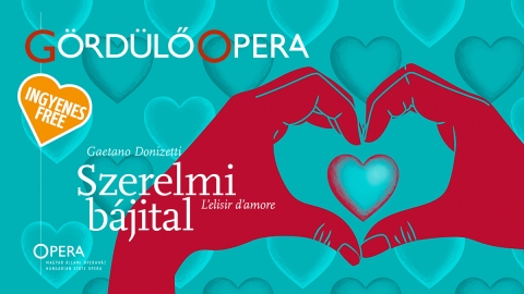 Kamionsz�npaddal t�r vissza az Opera Sz�kelyf�ldre - Donizetti v�goper�ja, a Szerelmi b�jital az Őszi Sokadalomban - Donizetti Szerelmi b�jital c�mű v�goper�j�nak premierj�vel folytat�dik a nagy m�lt� G�rd�lő Opera-sorozat, amely első �zben l�togat k�lhoni magyar telep�l�sekre. Az augusztus 31. �s szeptember 9. k�z�tt nyolc sz�kelyf�ldi v�rosba utaz� produkci� k�l�nlegess�ge, hogy sz�npadk�nt egy kamion k�l�n erre a c�lra kialak�tott p�tkocsija szolg�l. Az ingyenes szabadt�ri előad�sok Magyarorsz�g Korm�nya t�mogat�s�val val�sulnak meg.

A 2017/18-as �vad sor�n h�t szomsz�dos orsz�g tizenhat magyarlakta telep�l�s�t felkereső K�rp�t-Haza OperaT�ra k�l�nleges �lm�nnyel szolg�lt mind a harmincezres k�lhoni k�z�ns�g, mind a budapesti Opera t�rsulata sz�m�ra. A folytat�st id�n a G�rd�lő Opera-sorozat jelenti, amely csaknem 75 �ve a Magyar Kir�lyi �llamvasutak �s operah�zi műv�szek misszi�jak�nt indult �tnak a II. vil�gh�bor� ut�n, hogy a �seg�tse a lelki sebek begy�gyul�s�t�, �s a főv�rost�l messze eső telep�l�sekre is eljuttassa az opera műfaj�t.

A 60 �v sz�net ut�n 2014-ben �jraindult sorozatban most Donizetti t�bb mint 180 �ve �lland� n�pszerűs�gnek �rvendő v�goper�ja, a Szerelmi b�jital lesz l�that�. A t�rt�net főhőse egy szeg�ny falusi fi�, Nemorino, aki rem�nytelen�l szerelmes a gazdag f�ldbirtokosnőbe, Adin�ba, ő azonban a hetyke Belcore őrmester h�zass�gi aj�nlat�t fogadja el. A k�ts�gbeesett fi� minden p�nz�t egy kuruzsl�t�l szerzett �b�jitalra� k�lti, hogy elnyerhesse szerelme sz�v�t, majd a seregbe is be�ll, hogy p�nzhez, �s ez�ltal m�g t�bb �csodaszerhez� jusson. B�r a b�jital val�j�ban csup�n bor, Nemorino igaz szerelme v�g�l m�gis elnyeri jutalm�t. A humort �s idillt var�zslatos mel�di�kkal, k�zt�k a h�res Una furtiva lagrima kezdetű tenor-�ri�val �tv�ző darab most Toronykőy Attila rendez�sben lesz l�that�, aki tekintettel a produkci� k�l�nleges jelleg�re, a m�ba helyezte a darab cselekm�ny�t, n�psz�nh�zi jelleget sz�n az előad�snak, �s tervei szerint nem csak a sz�npadk�nt szolg�l� plat�t, de mag�t a kamiont is bevonja a rendez�s�be.

A kettős szereposzt�ssal l�that� magyar nyelvű produkci�ban Adin�t Szemere Zita �s N�n�si Helga, Nemorin�t Biri Gergely �s Ujv�ri Gergely, a kuruzsl� Dulcamara doktort Szv�tek L�szl� �s Cseh Antal, m�g Belcore őrmestert Geiger Lajos �s Cseh Antal form�lja meg. Az előad�sban t�bb mint 20 fős k�russal k�zreműk�dik az Opera �nekkara (mb. karigazgat�: Csiki G�bor), az ugyancsak 20 fős Opera Zenekart Cser �d�m dirig�lja. 

Az idei �vadban kiz�r�lag Sz�kelyf�ld�n l�that� ingyenes szabadt�ri produkci� főpr�b�j�t a magyarorsz�gi k�z�ns�g augusztus 26-�n Szaporc�n, az orm�ns�gi Bők�z Fesztiv�lon tekintheti meg. Ezt k�vetően augusztus 31. �s szeptember 9. k�z�tt Sepsiszentgy�rgyben, K�zdiv�s�rhelyen, Cs�kszered�n, Gyimesk�z�plokon, Gyergy�szentmikl�son, Szentegyh�z�n, Sz�kelyudvarhelyen �s Marosv�s�rhelyen vend�geskedik az előad�s. A produkci� j�vő augusztus v�g�n majd ism�t �tnak indul, ekkor K�z�p-Erd�ly, B�n�t �s Partium magyarlakta telep�l�seit fogja felkeresni.

Szereposzt�s:
Karmester: Cser �d�m
Adina: Szemere Zita / N�n�si Helga
Nemorino: Biri Gergely / Ujv�ri Gergely
Belcore: Geiger Lajos / Rezsny�k R�bert
Dulcamara: Szv�tek L�szl� / Cseh Antal
Giannetta: Zavaros Eszter / Nagy Zs�fia

Alkot�k:
Sz�veg�r�: Felice Romani
Magyar sz�veg: Blum Tam�s
Rendező: Toronykőy Attila
L�tv�nytervező: Juh�sz Katalin
Megb�zott karigazgat�: Csiki G�bor
Dramaturg: Kenesey Judit
Sz�npadi mozg�s: Marosi EditHelysz�nek:

Sepsiszentgy�rgy, Szabads�g t�r: 2018. augusztus 31. I. szereposzt�s
K�zdiv�s�rhely, G�bor �ron t�r: 2018. szeptember 1. II. szereposzt�s
Cs�kszereda, Szabads�g t�r: 2018. szeptember 2. I. szereposzt�s
Gyimesk�z�plok, K�zpont: 2018. szeptember 3. II. szereposzt�s
Gyergy�szentmikl�s, Szabads�g t�r: 2018. szeptember 5. I. szereposzt�s
Szentegyh�za, Templom t�r: 2018. szeptember 6. II. szereposzt�s
Sz�kelyudvarhely, V�rosh�za t�r: 2018. szeptember 7. I. szereposzt�s
Marosv�s�rhely, K�z�pkori V�r: 2018. szeptember 8. II. szereposzt�s

Az előad�sokat Sz�kelyf�ld�n magyar nyelven, rom�n feliratoz�ssal j�tsszuk. Kezd�s minden helysz�nen 20:00 �rakor. Felh�vjuk az �rdeklődők sz�ves figyelm�t, hogy az �lőhelyek sz�ma korl�tozott. Rossz idő eset�n az előad�s elmarad.