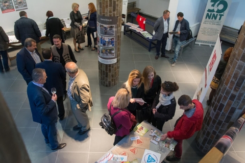 Nem t�rk�p e t�j, �szt�nd�jprogram, k�z�ss�gi terek - A 2018-as Civil licit eredm�nyei - 2018 okt�ber 4-�n, cs�t�rt�k�n 22 adakoz� �s ut�lagosan befizető t�mogat� j�volt�b�l 18600 lej gyűlt h�rom k�z�ss�gi program megval�sul�s�ra. Ez a tavasszal K�zdiv�s�rhelyen szervezett Civil Liciten gyűjt�tt �sszeg k�tharmada. Ott 300 r�sztvevő adakozott.

A tegnapi esem�ny kiemelkedő t�mogat�i, akik egyben rendszeres r�sztvevői a Civil Licitnek: Bersz�ny Tibor - Bertis c�g, Fleckhammer Ott� - Elen Instal c�g, Kov�cs Enikő - Kandi �zletek, Para Zolt�n - Vinca Minor Egyes�let.

A gyűjt�tt �sszegek k�z�ss�gi programonk�nt, �s a programok főt�mogat�i:
Nem t�rk�p e t�j - 9800 lej - Szőke Barna
�szt�nd�jprogram - 6300 lej - Bersz�ny Tibor
K�z�ss�gi terek - 2500 lej - Fleckhammer Ott�

A licitnek k�sz�nhetően az elk�vetkező időszakban megval�sulnak a fenti programok. J�vő h�ten az alap�tv�ny meghirdeti a Nem t�rk�p e t�j! programot, iskol�k p�ly�zhatnak, a p�ly�zati alap: 10000 lej. N�gy tehets�ges gyermek r�szes�l �szt�nd�jban, az erre sz�nt p�nzalap 7000 lej. Okt�berben kezdj�k az �szt�nd�jak foly�s�t�s�t. H�rom helysz�n javaslat van a k�z�ss�gi terek alak�t�s�ra. A helysz�n kiv�laszt�s�t k�vetően elkezdődik a t�r kialak�t�sa. Legk�sőbb j�vő �v tavasz�ig megval�sul.

K�sz�net a Civil Licit r�sztvevőinek, a t�mogat�knak, akiknek k�sz�nhetően a fenti programok megval�sulhatnak.