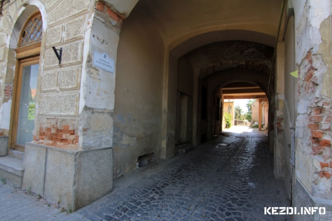 K�zdiv�s�rhelyen �ramsz�net lesz a Papp Mih�ly, a Mikes Kelemen �s a December 30 utc�kban, valamint Oroszfaluban - p�nteken, janu�r 11-�n - K�zdiv�s�rhelyen �ramsz�net lesz a 13-as, 14-es �s 15-�s udvarterekben - kedden, november 13-�n d�lelőtt 09:00 �s 16:00 �ra k�z�tt.

A villanyh�l�zati jav�t�sok miatt janu�r 11-�n 10 �s 13 �ra k�z�tt a Papp Mih�ly, a Mikes Kelemen �s a December 30 utc�kban, valamint Oroszfaluban �ramsz�net lesz.