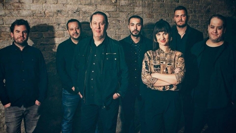Bal�zs Elem�r Group Magyarorsz�g koncert K�zdiv�s�rhelyen a Jazz Cafe-ban - 2018. november 14-en, szerd�n este 20:00 �r�t�l K�zdiv�s�rhelyen l�p fel a Bal�zs Elem�r Group Magyarorsz�g a Jazz Cafe-ban.

https://www.youtube.com/watch?v=ofw_8uWJ0JU

A Bal�zs Elem�r Group Magyarorsz�g egyik legn�pszerűbb jazz-zenekara, melyet a nemzetk�zileg is sz�les k�rben elismert jazzdobos, Bal�zs Elem�r alap�tott 2000-ben. A zenekar, amelynek tagjai a magyar jazz �lvonal�hoz tartoznak, megalakul�sa �ta jelentős hazai eredm�nyeket �rt el (Fonogram d�j � 2005); tov�bb� nagy sikerrel szerepelt t�bb tekint�lyes eur�pai jazzfesztiv�lon is (pl.: B�cs, London, Berlin, H�ga, Pr�ga, Pozsony, Skopje, R�ma, Oslo, Glasgow, London, Madrid).

https://www.youtube.com/watch?v=Jp0zCm14a1c

https://www.youtube.com/watch?v=T-foBKCvM7M

A zenekar tagjai:
Horv�th Cintia - �nek
Szakonyi Mil�n - �nek
Czibere J�zsef - �tőhangszerek
Komj�ti �ron - git�r
Peczek Lakatos Kriszti�n - nagybőgő
Bal�zs J�zsef - billentyűs�k
Bal�zs Elem�r - dob

https://www.youtube.com/watch?v=VO8eP4nQ8Sw

http://www.balazselemergroup.hu/
https://www.facebook.com/events/119260832307753/