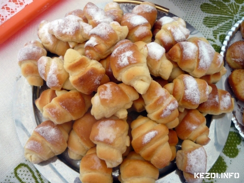 Kar�csonyi hagyom�nyos v�s�r a a c�hes v�ros főter�n - December 8-�n  szombat 8 �s 16 �ra k�z�tt a G�bor �ron t�ren, Kar�csonyi hagyom�nyos v�s�rra ker�l sor.

T�bb mint h�t �ve, hogy minden h�nap m�sodik szombatj�n hagyom�nyos term�keket felvonultat� v�s�r van a c�hes v�ros főter�n. A decemberi forgatag kar�csonyi v�s�rral eg�sz�l ki, ahol a fogyaszthat� term�kek mellett igazi �nnepv�r� k�l�nlegess�geket is tal�lni.