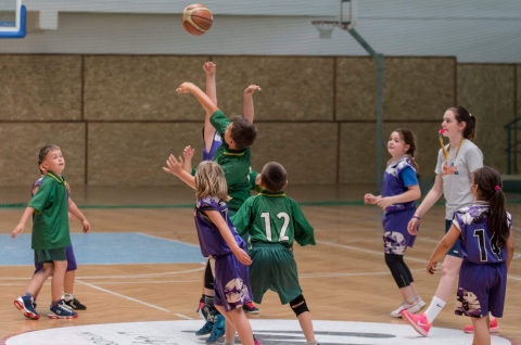 Edzők, sportvezetők 2018-as legjobb eredm�nyeinek lead�sa a Sportg�l�ra - K�zdiv�s�rhely �nkorm�nyzat�nak Sportirod�ja felh�vja a c�hes v�rosban tev�kenykedő edzők, sportvezetők figyelm�t, hogy a 2019 tavasz�n megrendezendő Sportg�la megszervez�se �rdek�ben id�n december 28-ig mindenki adja le a 2018-as esztendő legjobb eredm�nyeit, amelyet egy�niben, vagy csapattal �rt el.
Az eredm�nyeket k�rj�k sz�pen �sszes�tett t�bl�zatba rakni, ell�tva a sportol�/csapat  nev�vel, szem�lyi sz�m�val, a szakoszt�lyvezető/klubvezető pecs�tj�vel, al��r�s�val ell�tni, illetve  oklev�l m�solatot is hozzon mindenki az el�rt helyez�sekről.

Tisztelettel, 

Kocsis Zolt�n 
sportiroda vezető
K�zdiv�s�rhely �nkorm�nyzata