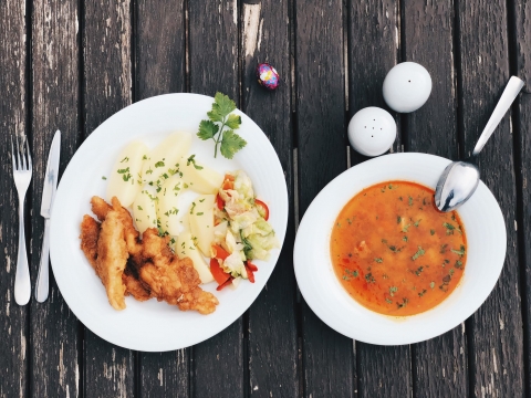 Atrium Hotel - Napi men� 2019 Janu�r 14-18 k�z�tt - Atrium Hotel - Napi men� 2019 Janu�r 14-18

2019 Janu�r 14 - H�tfő
G�r�g csorba
Kemenc�ben s�lt oldalas, p�rolt k�poszta, hagym�s tort burgonya

2019 Janu�r 15 - Kedd
Z�ldbors� leves csirkeh�ssal
Tejf�l�s burgonya főzel�k, Stef�nia vagdalttal

2019 Janu�r 16 - Szerda
Petrezselymes daragaluska leves
Vadas marhaszelet szarvacska t�szt�val

2019 Janu�r 17 - Cs�t�rt�k
Zellerkr�m leves, fűszeres croutonnal
Dubarry sert�s borda, z�lds�ges rizs, csalam�d�

2019 Janu�r 18 - P�ntek
Guly�sleves csipetk�vel
Csirkecs�kok s�rt�szt�ban, has�b burgonya, friss sal�ta