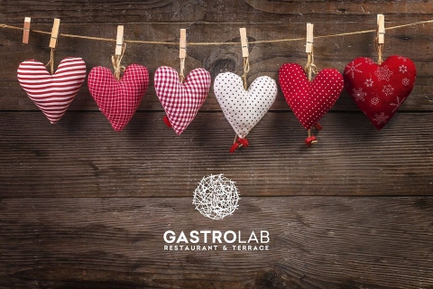 GastroLab Valentine`s day vacsora - 2019. febru�r 14-�n a GastroLab B�lv�nyos, Valentine`s day men�vel v�rja az �rdeklődőket.

Azt mondj�k, hogy a j� �tel t�rs�tva egy finom pezsgővel, biztos kulcs a szeretett szem�ly sz�v�hez. A konyha chefje egy speci�lis men�vel k�sz�lt, amely meggyőződ�s�nk szerint kiel�g�ti �n�k kulin�ris �zvil�g�t.

V�rjuk a k�vetkező men�vel:
K�stol�:
Foie gras melegen, Tokaji sz�szban, mazsol�val �s bri�ssal.

Fő�tel aj�nlat:
a). Kacsamell, hokkaido t�kp�r�vel �s pezsgős lilak�poszt�val vagy
b). Sert�sszűz citrusos zellerp�r�vel �s erdei gomb�kkal

Desszert:
Mascarpone kr�m, erdei mogyor�s crumble, eper coulis �s friss eper

Pezsgő (egy �veggel a p�rnak): Manzonui Rosa Millesimato Extra Dry

�r: 390 lej / p�r

Előzetes foglal�s sz�ks�ges, a helyek sz�ma korl�tozott.

Tov�bbi inform�ci�k�rt a Valentine`s day men�vel kapcsolatban, vagy egy�b k�rd�ssel a 0721415688 telefonsz�mon, vagy e-mailben a gastrolab@balvanyosresort.ro c�men.