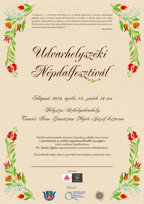 Udvarhelyszéki népdalfesztivál - Udvarhelyszéki népdalfesztivál
A Hargita Megyei Hagyományőrzési Forrásközpont és Hargita Megye Tanácsa 2019. április 12-én 14 órától szervezi meg az Udvarhelyszéki népdalfesztivált, amelynek helyszíne a székelyudvarhelyi Tamási Áron Gimnázium Nyirő József díszterme.
„A népzene (…) a természet tüneménye. Ez az alkotás ugyanazzal a szerves szabadsággal fejlődött, mint a természet egyéb élő szervezetei, a virágok, az állatok. Éppen ezért olyan gyönyörű, olyan tökéletes a népzene. Ezek a dallamok a művészi tökéletesség megtestesítői. Példái annak, miként lehet legkisebb formában, legszerényebb eszközökkel valamilyen zenei gondolatot legtökéletesebben kifejezni.” - valljuk Bartók Bélával, ugyanis a fesztivál megrendezésével célunk, hogy a népdaléneklés örömteli, felszabadult élményét tapasztaljuk meg, ne versenyszerű jellegét tudatosítsuk gyerekeinkben, figyelvén a népdalok autentikusságára, valamint azok helyes előadásmódjára.
A fesztivál résztvevői azok a 7–18 éves tanulók, akik egyéni vagy kiscsoportos formációban bejelentkeztek és bemutatják településük vagy tájegységük népdalait. A bemutatkozásokat követően a szaktanárok számára dr. Szalay Zoltán népzenekutató, zenetanár Gondolatok az erdélyi népdalvetélkedők margójára címmel tart szakmai előadást. Az előadás alatt a résztvevő tanulók a diákok táncházban vehetnek részt.
A fesztivál főszervezője a Hargita Megyei Hagyományőrzési Forrásközpont és Hargita Megye Tanácsa, partnerek: Tamási Áron Gimnázium, Hargita Megye Tanfelügyelősége és a Máréfalvi Rozetta Ifjúsági Egyesület.