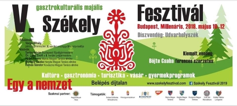 A Hagyományőrzési Központ a V-ik Székely Fesztiválon a budapesti Millenáris Rendezvényközpontban - A Hagyományőrzési Központ a Székely Fesztiválon
Idén május 10-12. között tartják az V. Székely Fesztivált a budapesti Millenáris Rendezvényközpontban, és az esemény idei díszvendége Udvarhelyszék. A Hargita Megyei Hagyományőrzési Forrásközpont kiadványait népszerűsítő standjával minden évben részt vett a budapesti Székely Fesztiválon, ebben az évben az udvarhelyszéki programok összeállításában is közreműködött.
Az udvarhelyszéki műsorkínálat ékessége a Millenárison a Szentegyházi Gyermekfilharmónia fellépése szombaton, május 11-én 18-19 óra között lesz. A szentegyházi gyermekkórust a helyszínen a Polgári Magyarország Alapítvány „Fiatalok a Polgári Magyarországért” díjjal tünteti ki, amelyet Kövér László és Mádl Dalma ad át a 130 gyereknek és vezetőjüknek, Haáz Sándor tanár úrnak. Ezt megelőzően azonban a „Székelyföld kulturális kiskövetei' indulás előtt, pénteken, május 10-én 20 órától a máréfalvi kultúrotthonban tartják meg főpróbájukat Dalol a Fili című összeállítással, ahova minden környékbeli érdeklődőt szeretettel várnak - a belépés díjtalan. A máréfalvi fellépés szervezői: Máréfalvi Község Önkormányzata, a Hargita Megyei Hagyományőrzési Forrásközponttal és a Szentegyházi Gyermekfilharmóniával partnerségben.
A Székely Fesztivál további udvarhelyszéki díszvendégei közt fellép az Udvarhely Néptáncműhely, a székelyszenterzsébeti Cickom néptáncegyüttes, illetve vasárnap a Székely Fesztiválon mutatják be premierként a Székelyföldi Legendárium Varázspatkó című legújabb rajzfilmjét. A budapesti Millenáris Rendezvényközpontba látogatók a Forrásközpont színes kiadványai között megvásárolhatják a 2020. évi falinaptárt is.
www.szekelyfesztival.com